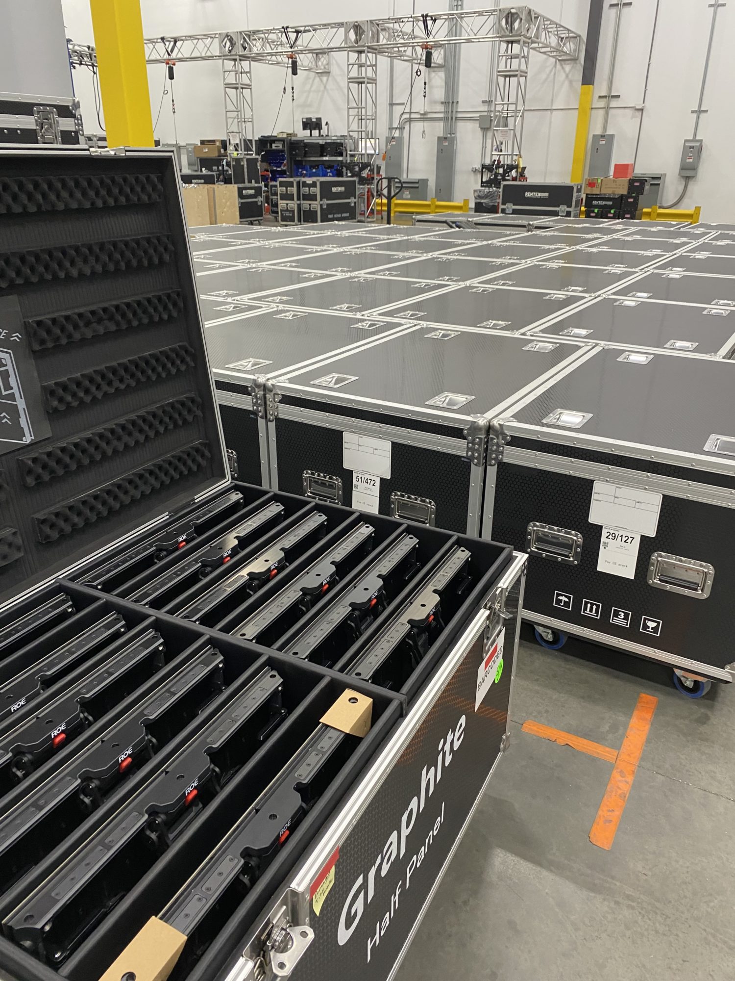 ROE Graphite GP 2.6 tile 500x500 for rent